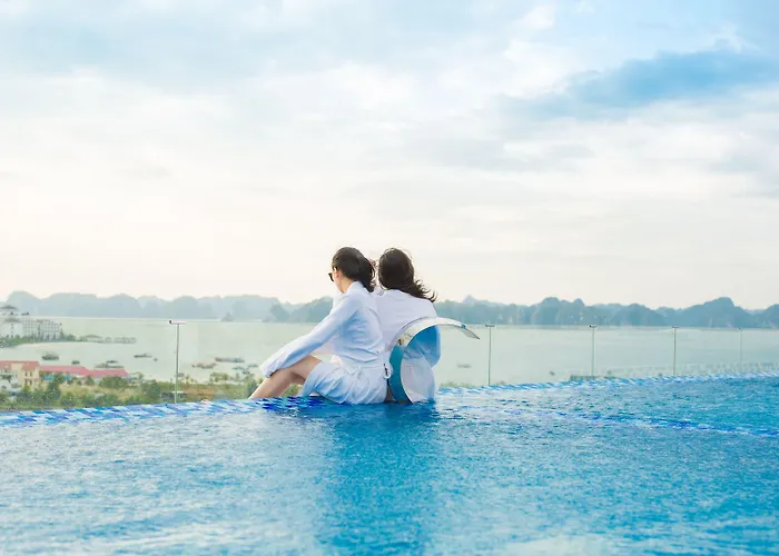 Thai Son Luxury Hotel Hạ Long